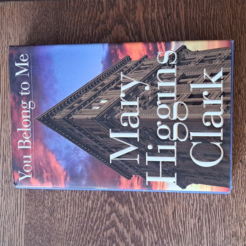 Hard cover | book | Mary Higgins Clark- you belong to me